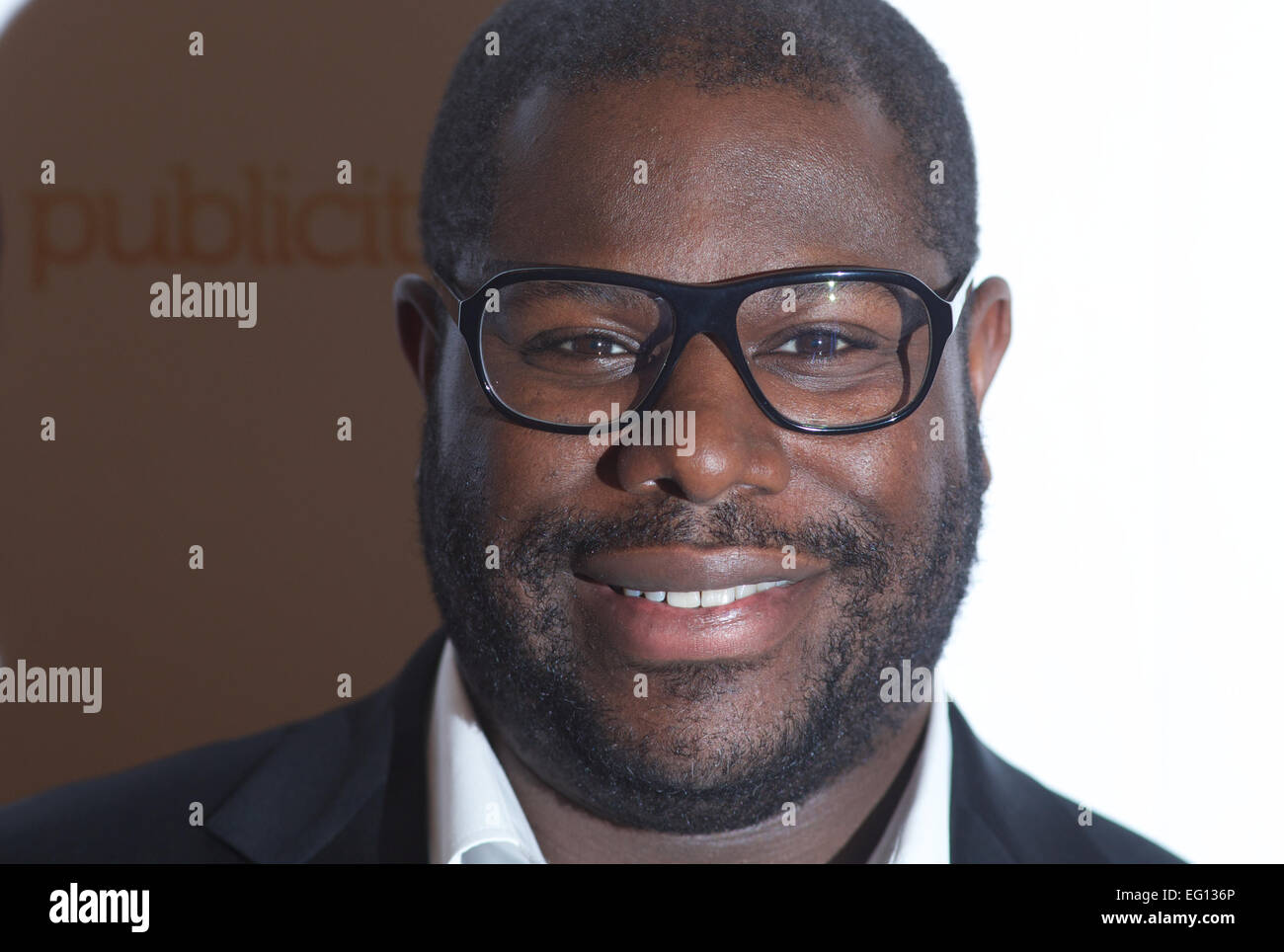 Regno Unito: direttore britannico Steve McQueen pone per le immagini sul tappeto rosso come lei arriva per la trentaquattresima London Critics Circle Film Awards nel centro di Londra il 2 febbraio 2014. Foto Stock