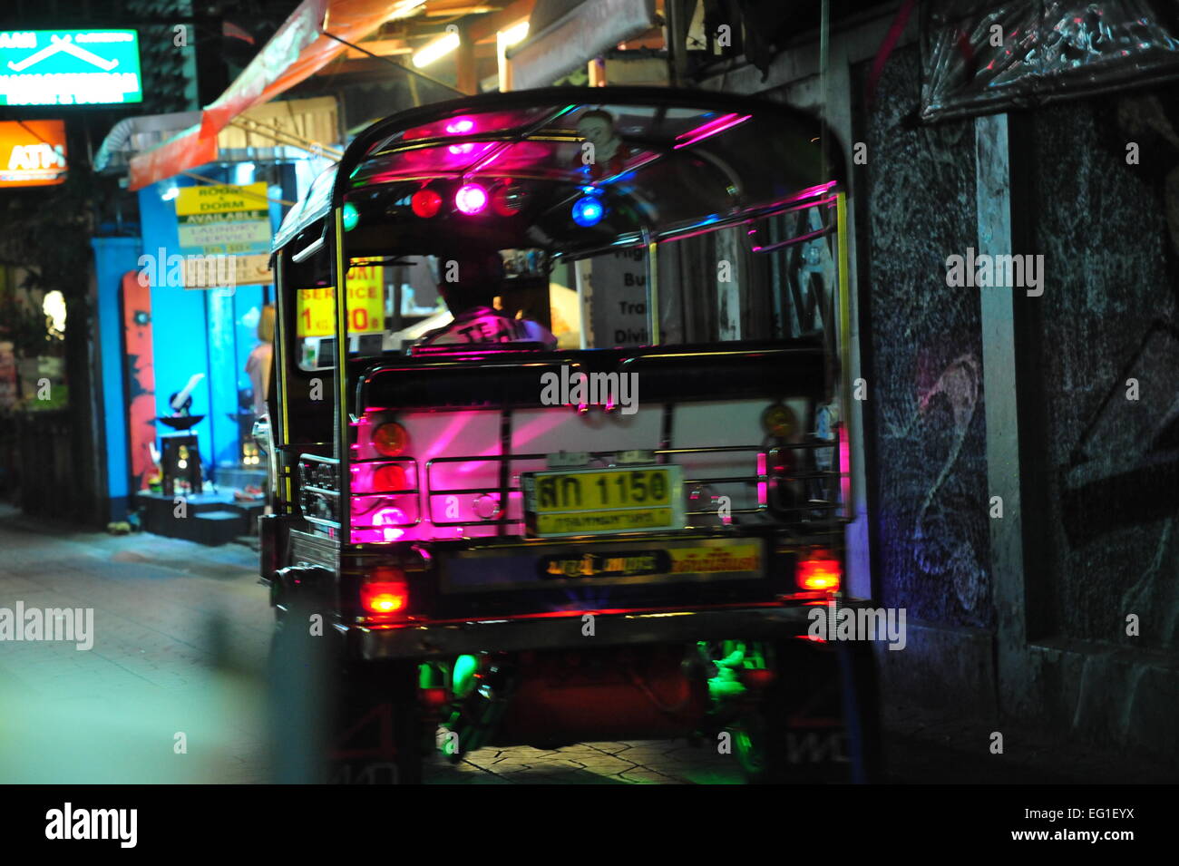 Un Tuk Tuk in Khao San Road di Bangkok, Tailandia. Foto Stock