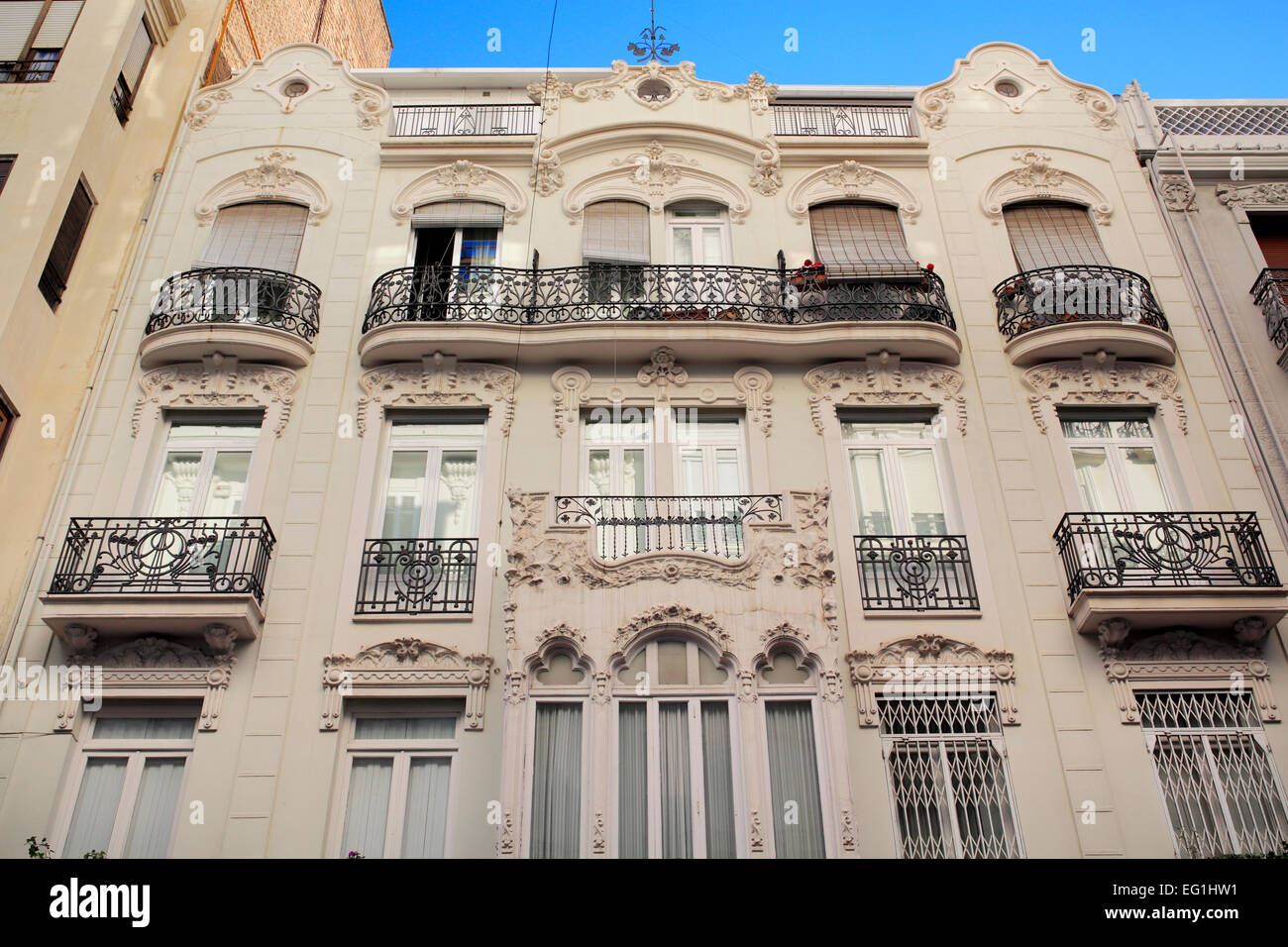 La facciata della casa in stile Art Nouveau, vicino Mercat de Colom, Valencia, Comunità Valenciana, Spagna Foto Stock