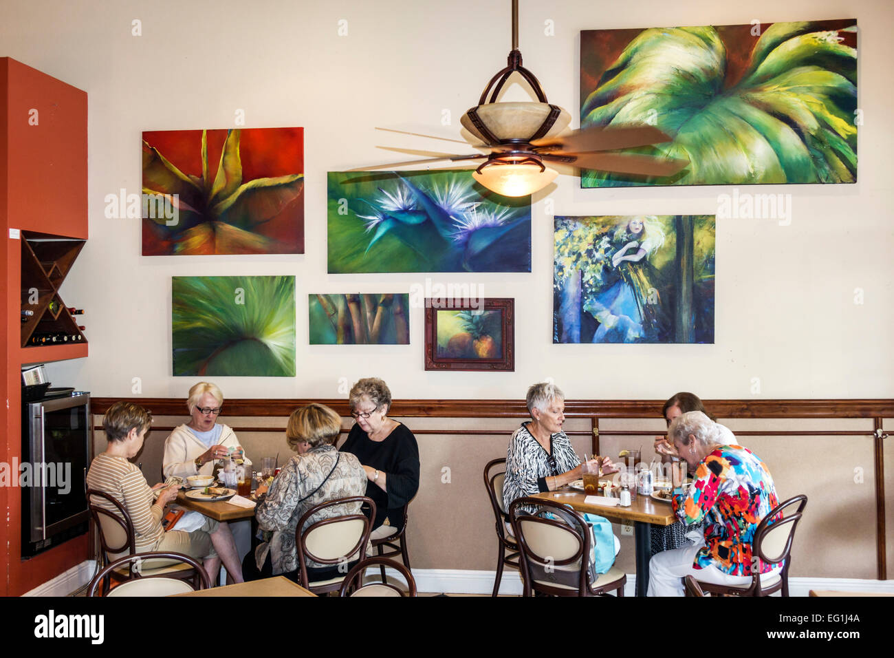 Stuart Florida,Osceola Street Cafe,ristorante ristoranti ristorazione ristoranti bar bistrot,interno,tavoli,adulti adulti donne fem Foto Stock