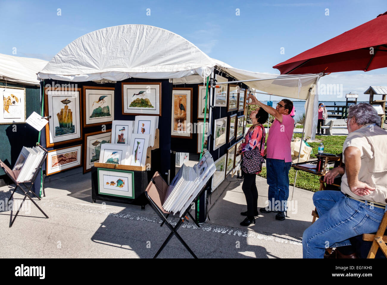 Florida,Sebastian,Sebastian Riverfront fine Art & Music Festival,venditori ambulanti bancarelle mercato stand, bancarelle, stand, vendita, uomini asiatici Foto Stock