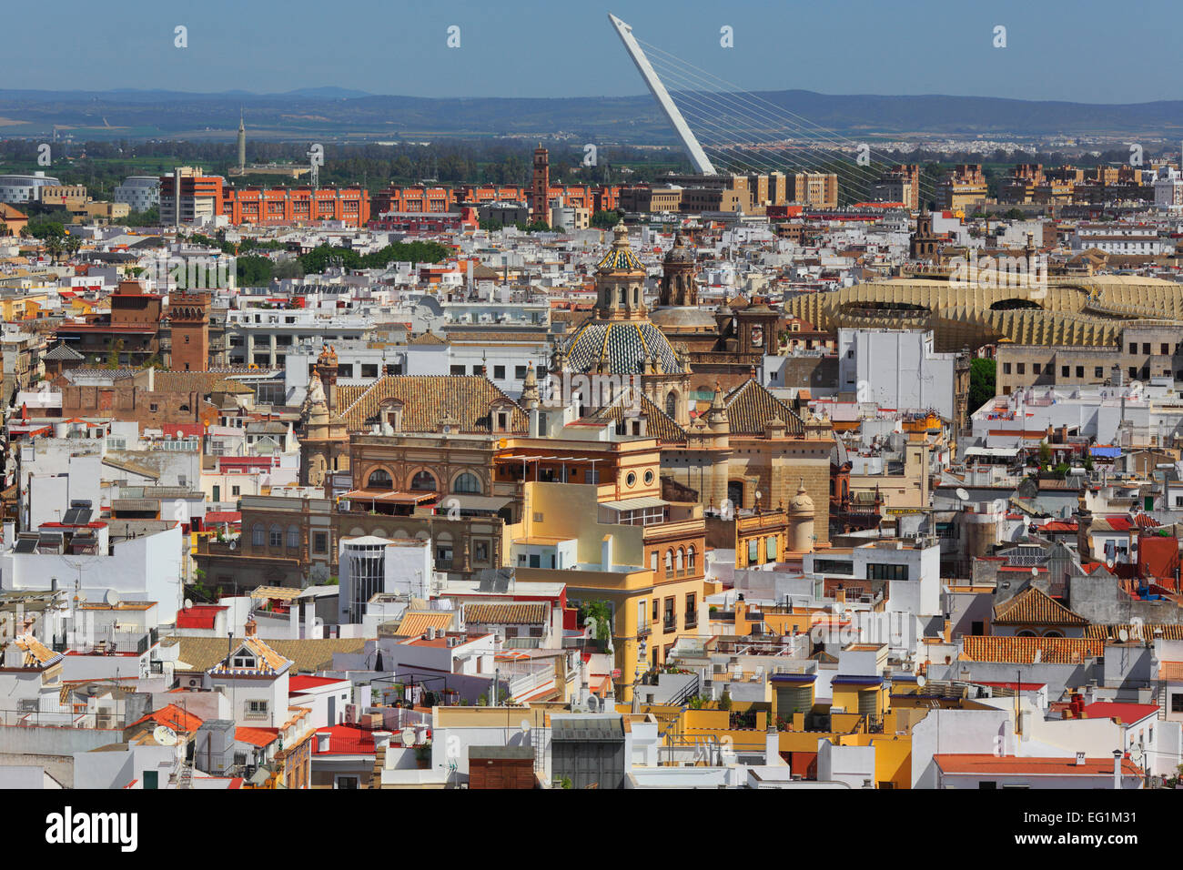 Paesaggio urbano dalla Giralda Torre della cattedrale, Siviglia, in Andalusia, Spagna Foto Stock