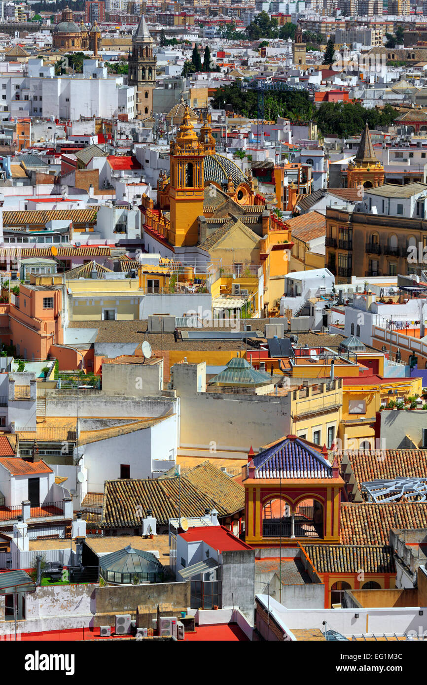 Paesaggio urbano dalla Giralda Torre della cattedrale, Siviglia, in Andalusia, Spagna Foto Stock