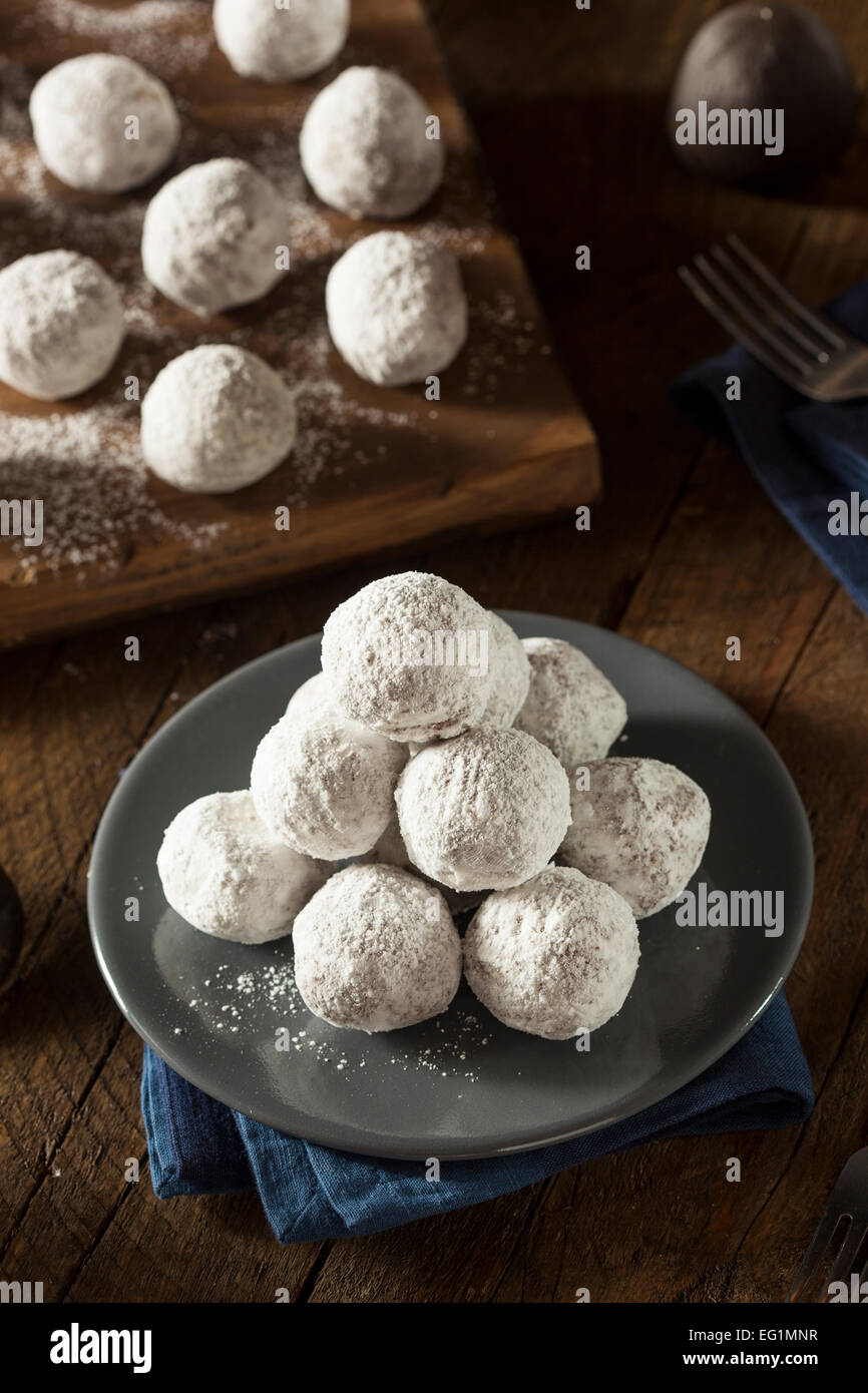 Fatti in casa ciambella zuccherino fori su uno sfondo Foto Stock