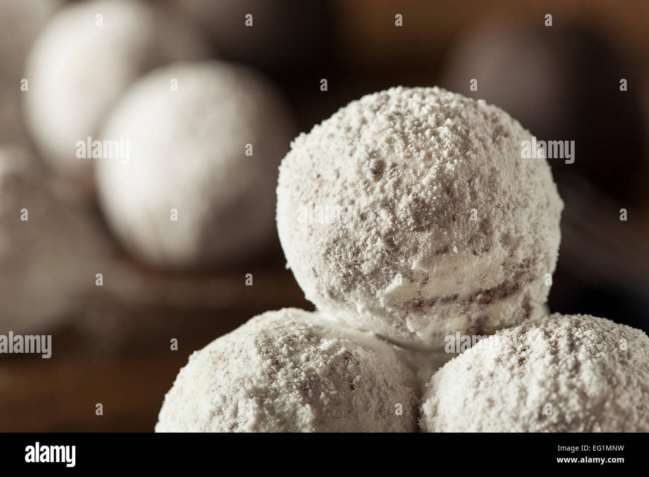 Fatti in casa ciambella zuccherino fori su uno sfondo Foto Stock