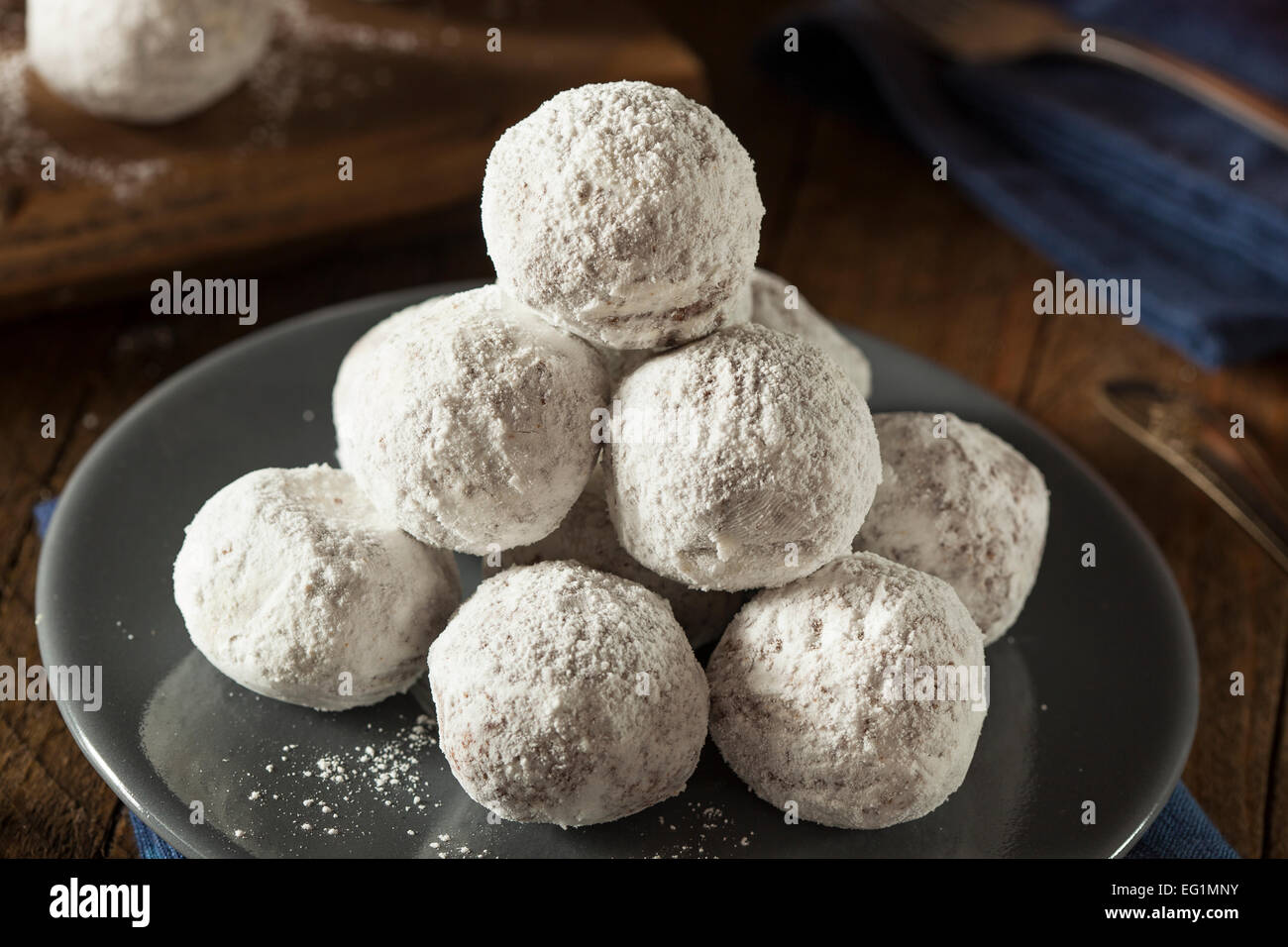 Fatti in casa ciambella zuccherino fori su uno sfondo Foto Stock