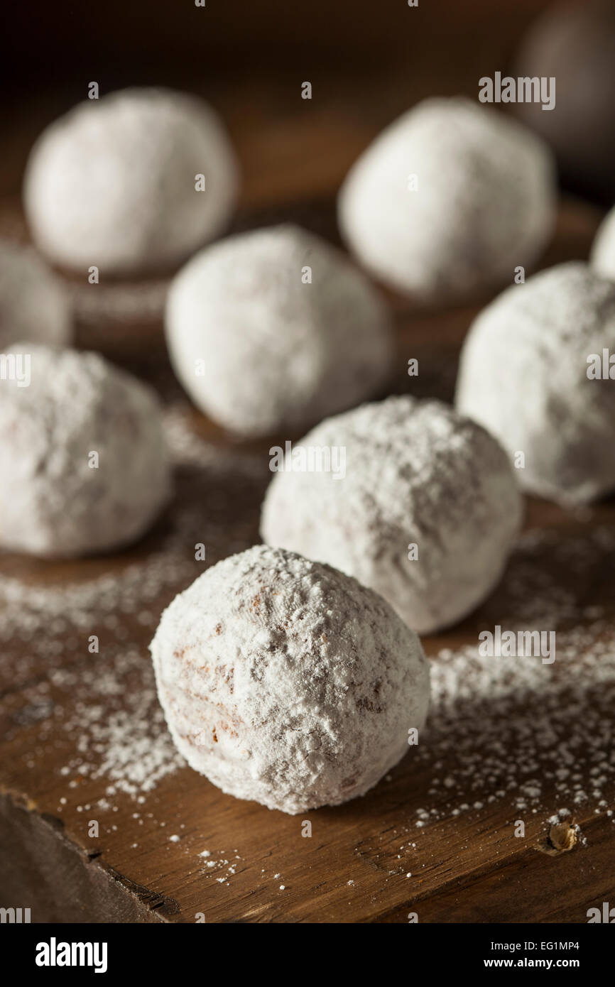 Fatti in casa ciambella zuccherino fori su uno sfondo Foto Stock