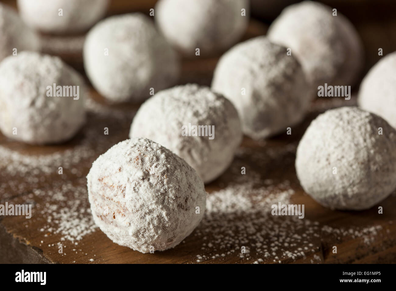 Fatti in casa ciambella zuccherino fori su uno sfondo Foto Stock