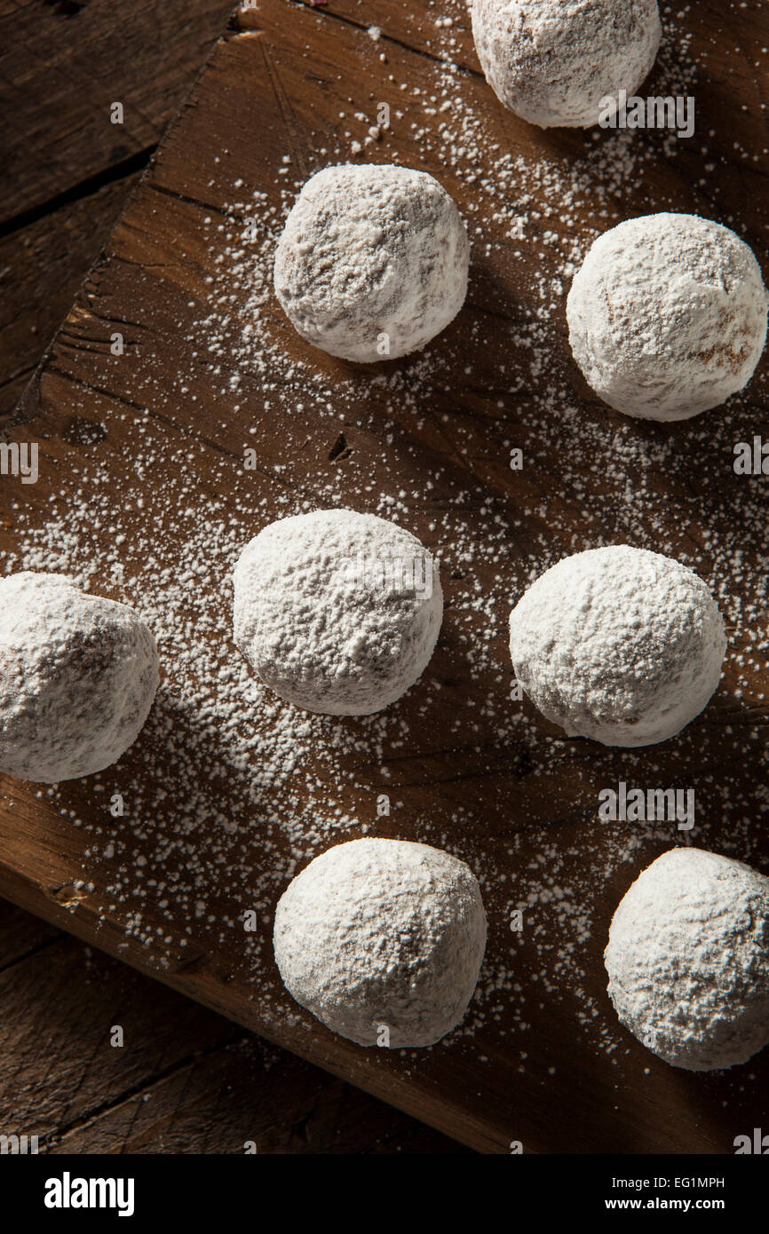Fatti in casa ciambella zuccherino fori su uno sfondo Foto Stock