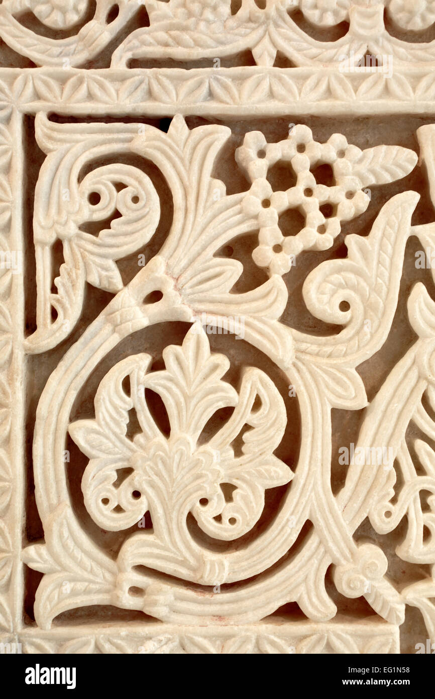 Scultura in pietra arte, arabesque pannello, il museo di archeologia, Medina Azahara, Cordoba, Andalusia, Spagna Foto Stock