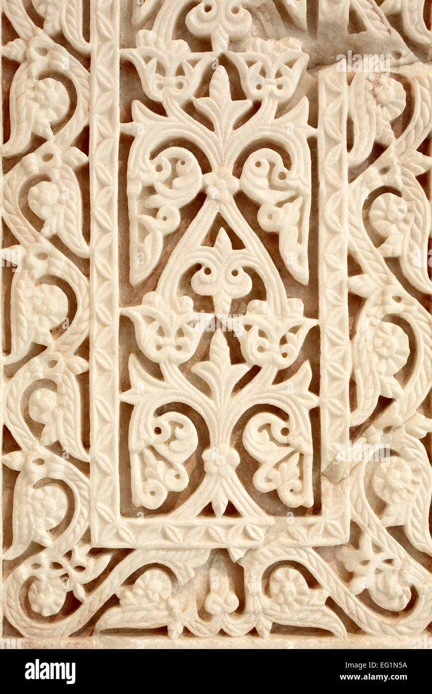 Scultura in pietra arte, arabesque pannello, il museo di archeologia, Medina Azahara, Cordoba, Andalusia, Spagna Foto Stock