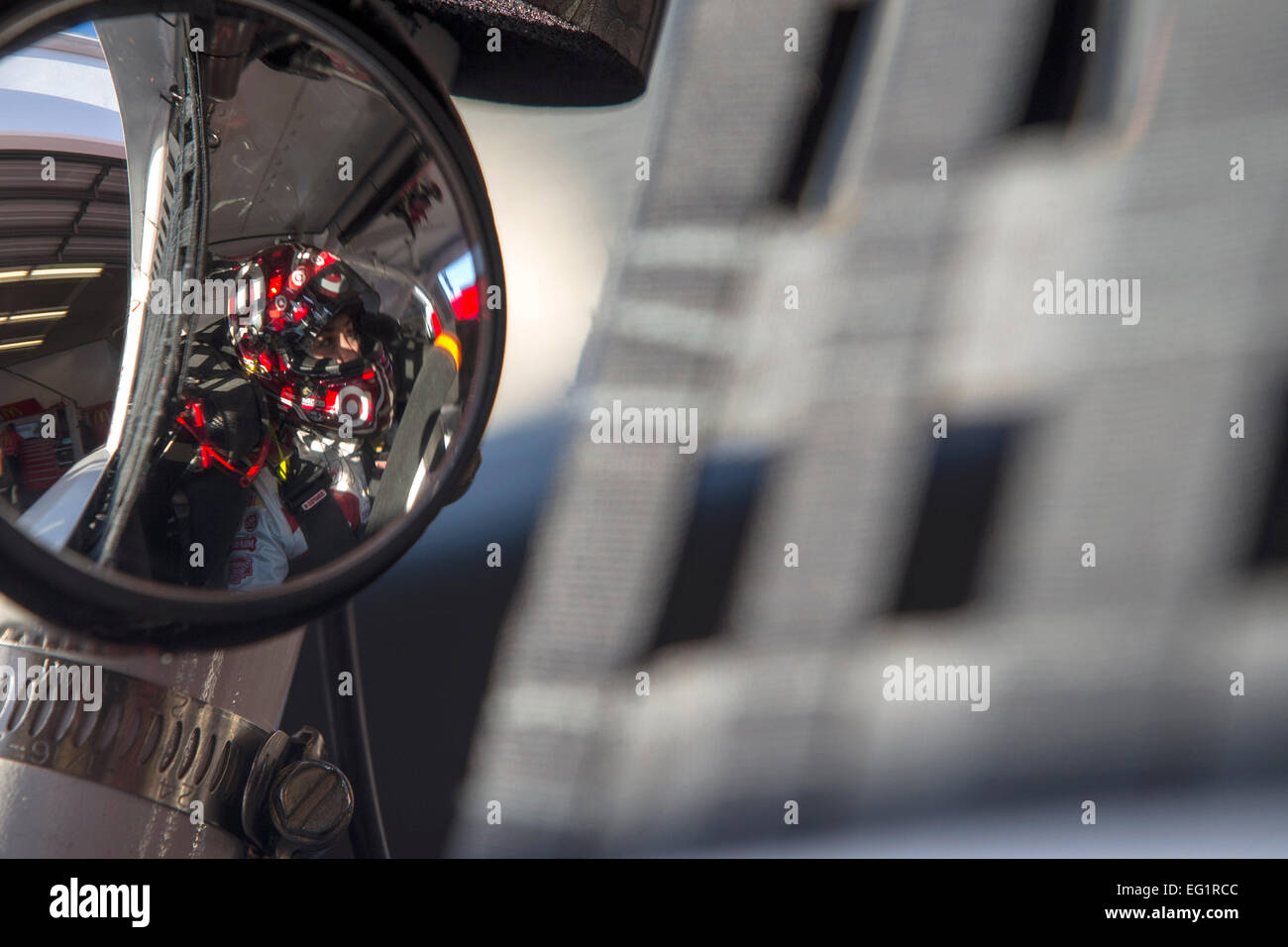 Daytona Beach, FL, Stati Uniti d'America. Xiii Febbraio, 2015. Daytona Beach, FL - Feb 13, 2015: la NASCAR Sprint Cup Series le squadre a prendere il via per la Sprint Unlimited al Daytona International Speedway di Daytona Beach, FL. © csm/Alamy Live News Foto Stock