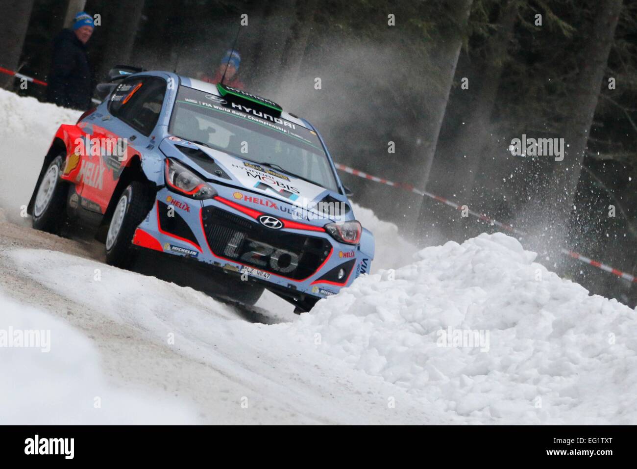 La Svezia. Xiii Febbraio, 2015. Campionato del Mondo Rally di Svezia. Hayden Paddon (NZ)- Kennard (NZ) Hyundai i20 WRC © Azione Sport Plus/Alamy Live News Foto Stock