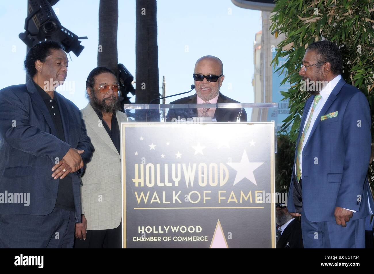 Los Angeles, CA, Stati Uniti d'America. Xiii Febbraio, 2015. Lamont più dozier, Eddie Holland, Berry Gordy, Brian Holland alla cerimonia di induzione per la stella sulla Hollywood Walk of Fame per cantautori Holland-Più dozier-Holland, Hollywood Boulevard, Los Angeles, CA, 13 febbraio 2015. © Michael Germana/Everett raccolta/Alamy Live News Foto Stock