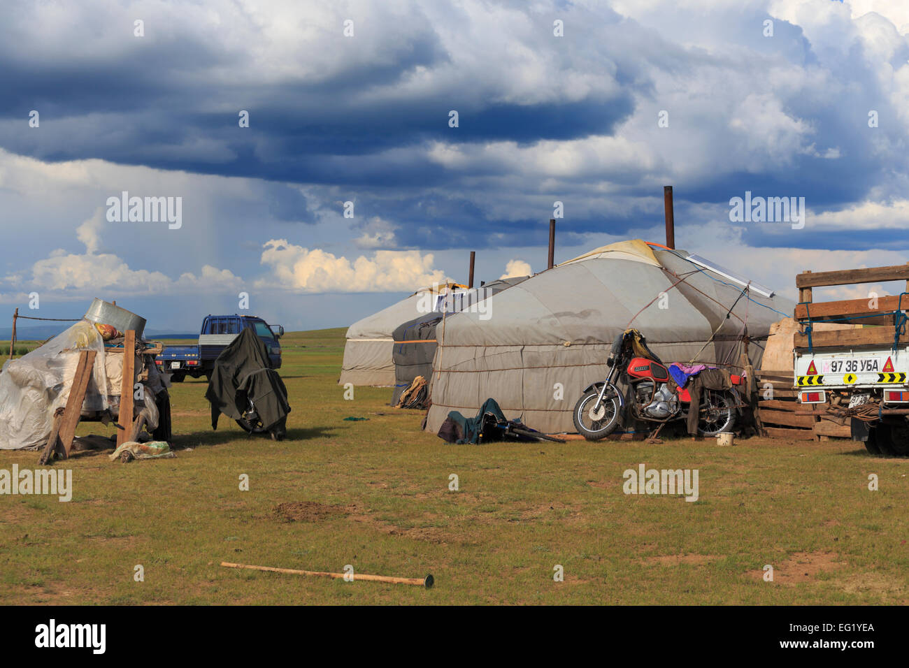 Abitazione tradizionale nella steppa, vicino Kharakhorin, Mongolia Foto Stock