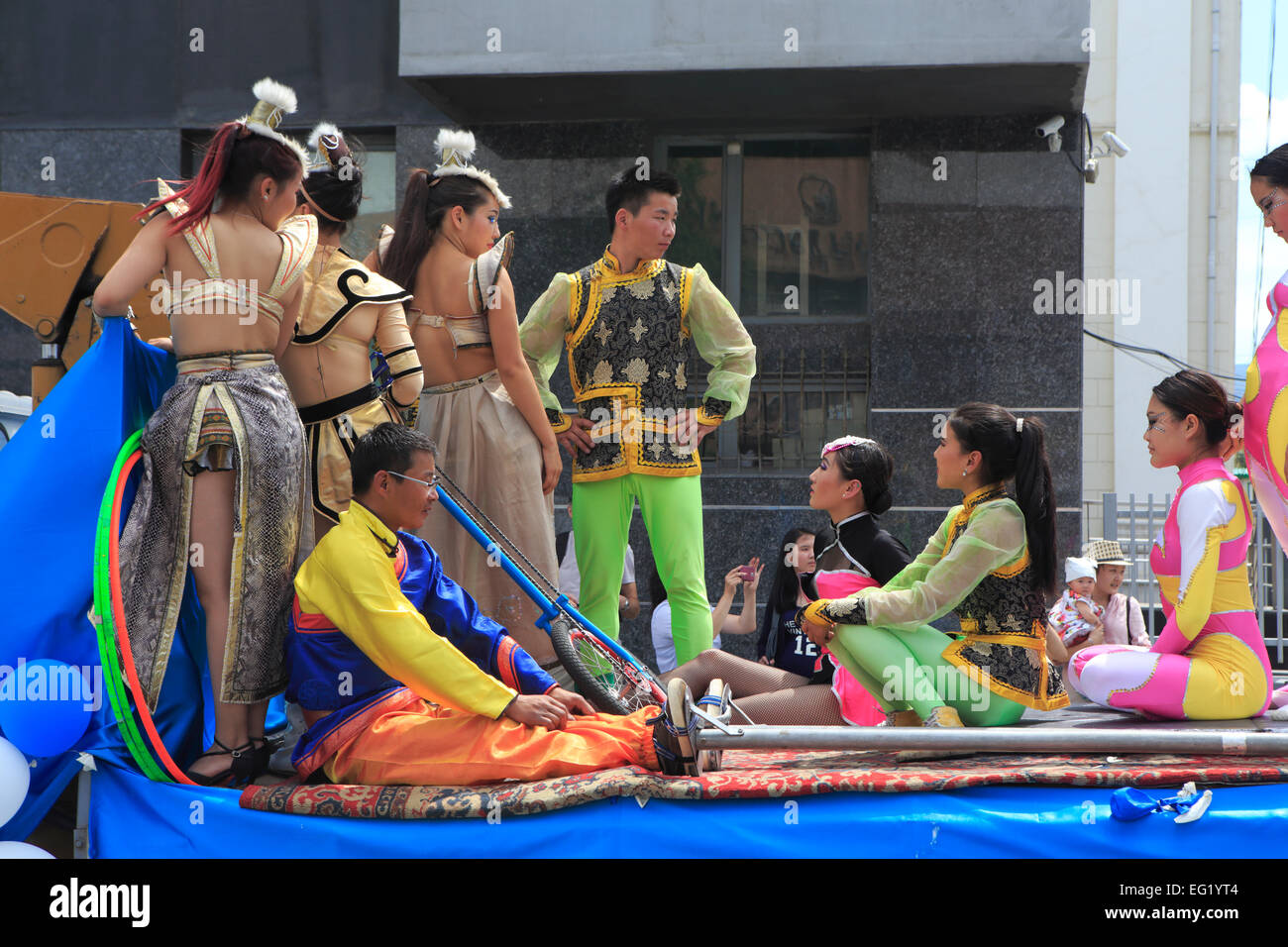 Persone in costumi tradizionali, giorno di indipendenza manifestazione, Ulan Bator, Mongolia Foto Stock