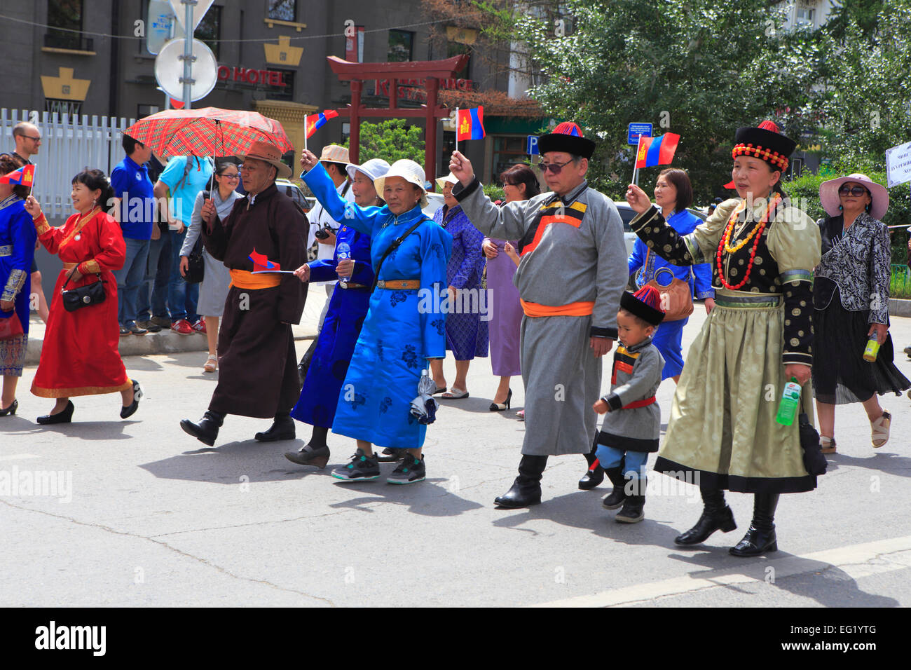 Persone in costumi tradizionali, giorno di indipendenza manifestazione, Ulan Bator, Mongolia Foto Stock