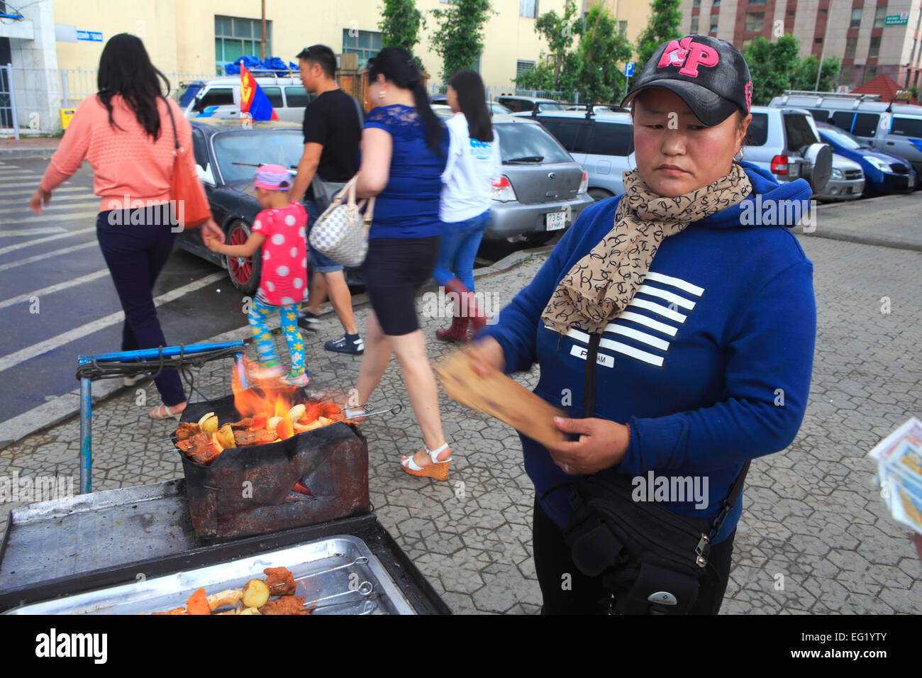 Barbecue, Chinqqis Khan square, Ulan Bator, Mongolia Foto Stock