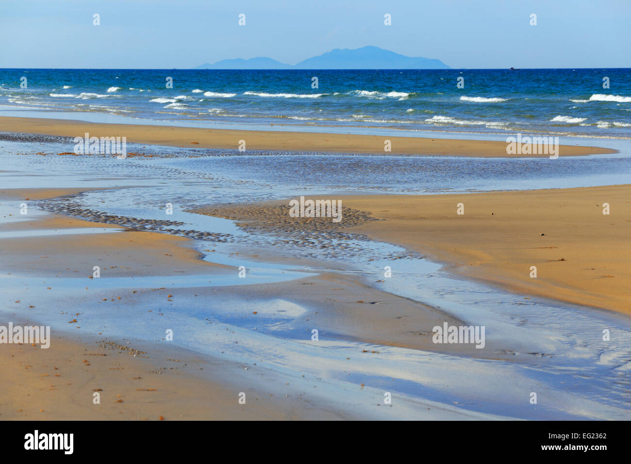 Sul mare del sud della Cina spiaggia vicino Tam Ky, Vietnam Foto Stock