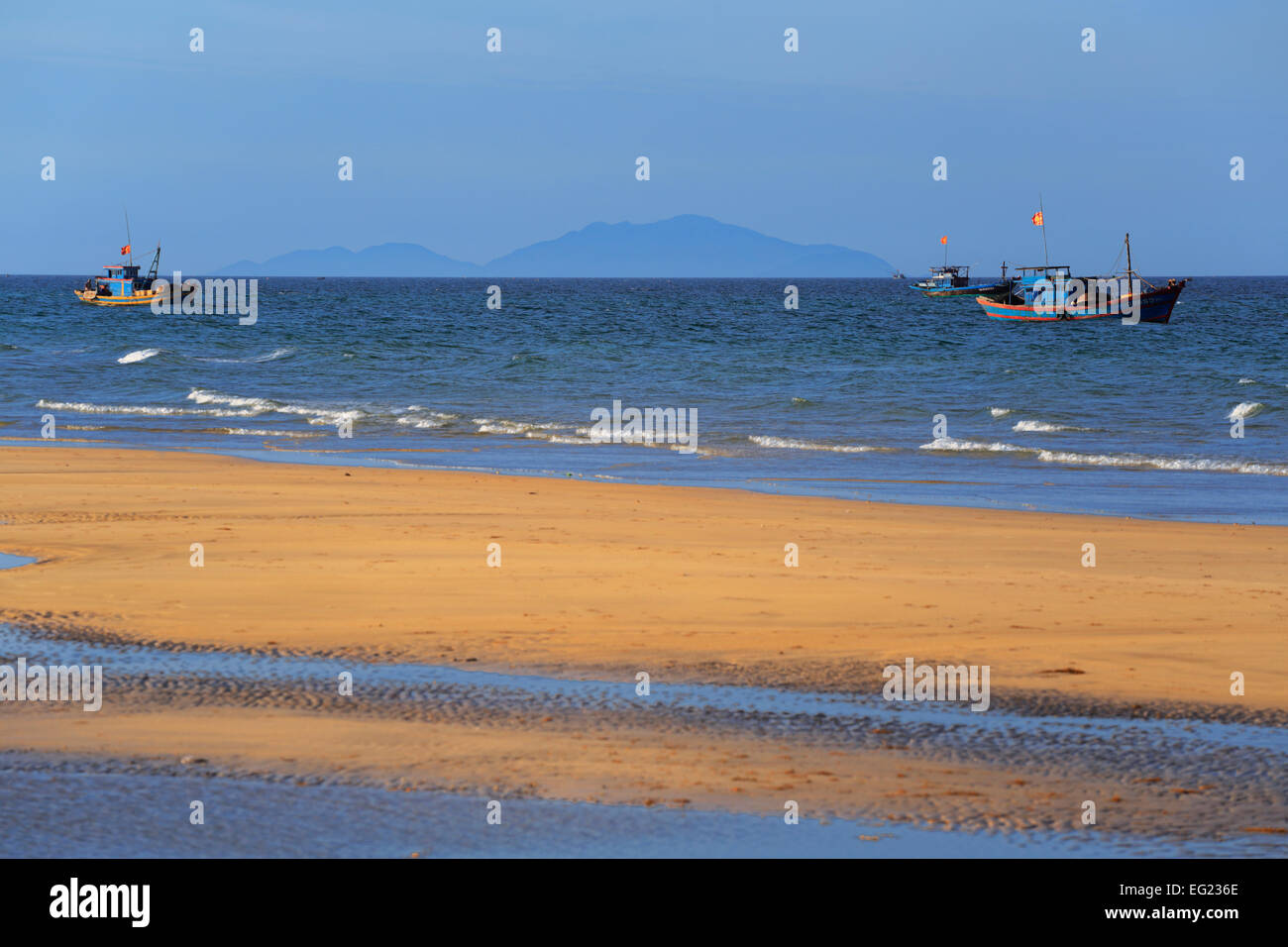 Sul mare del sud della Cina spiaggia vicino Tam Ky, Vietnam Foto Stock