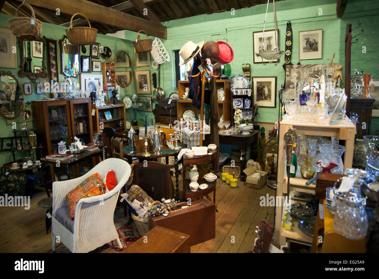 All'interno di un negozio di antiquariato - Waterside Centro Antico, Ely, Inghilterra Foto Stock
