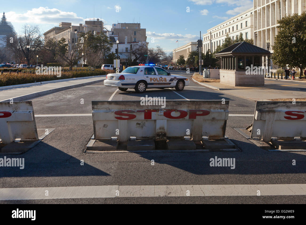Barriera a cuneo di arresto del veicolo attorno al gate Capitol Hill - Washington DC, Stati Uniti d'America Foto Stock