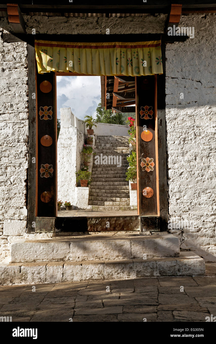 BU00118-00...BHUTAN - Porta a Punakha Dzong (gli uffici governativi e il monastero). Foto Stock