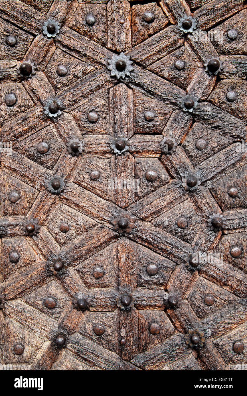 Antiquariato e lavorati a mano porta di legno, Stone Town Zanzibar Foto Stock