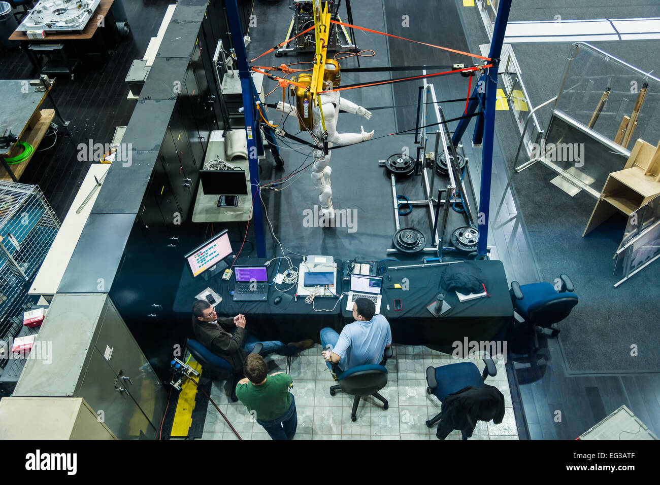 Test tecnici di un robot all'interno dell'impianto di prova presso la NASA Johnson Space Center a Houston, Texas, Stati Uniti d'America. Foto Stock