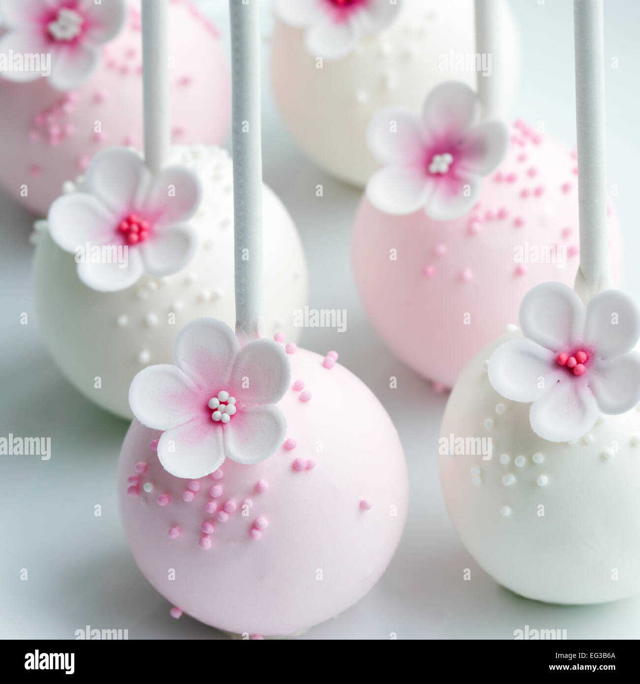 Torta di Nozze pop in rosa e bianco Foto Stock