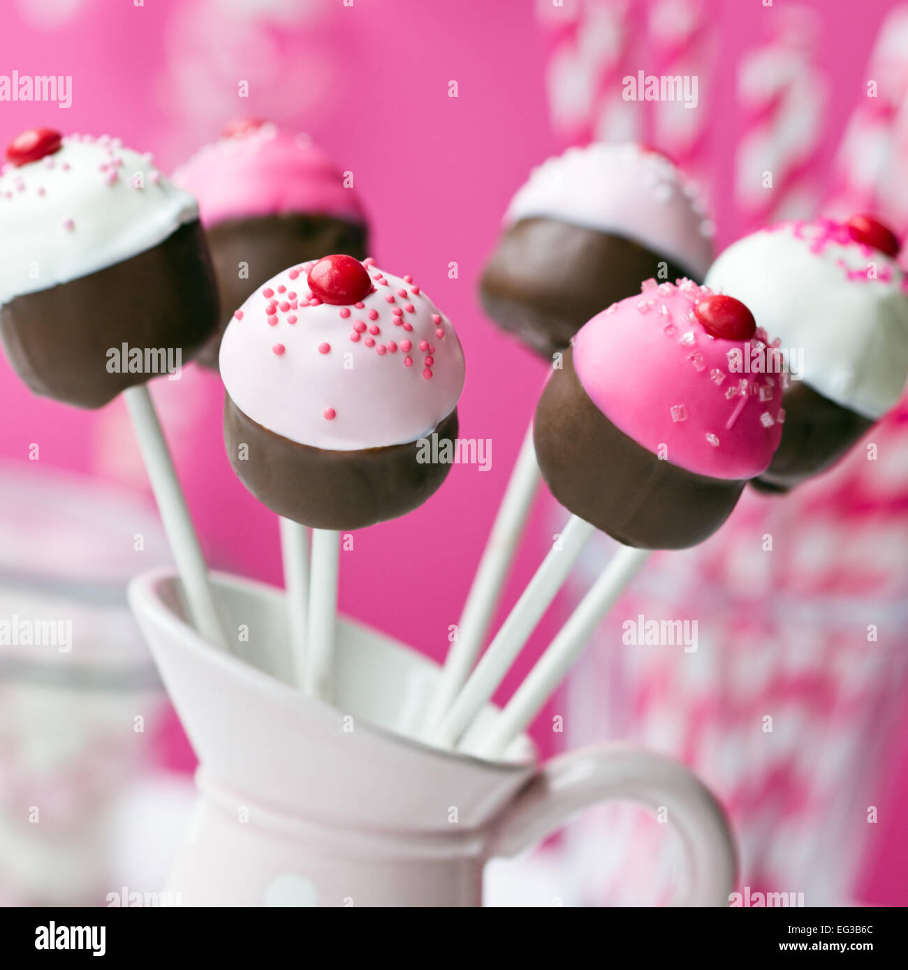 Torta Cupcake Pops presso un partito tabella Foto Stock
