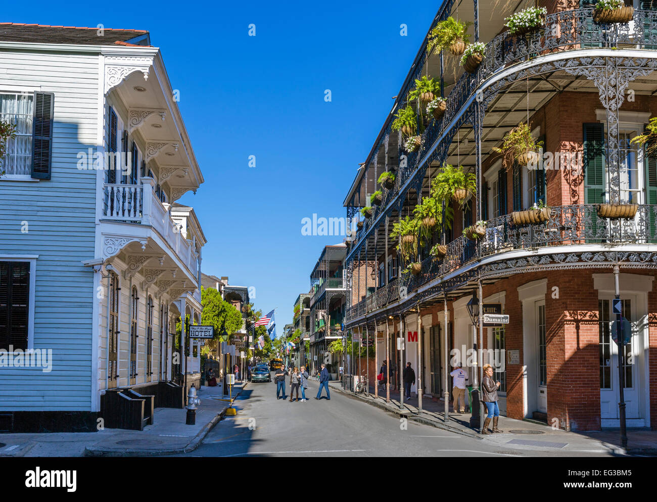 Royal Street nella zona di intersezione con Dumaine Street, Quartiere Francese, New Orleans, Louisiana, Stati Uniti d'America Foto Stock
