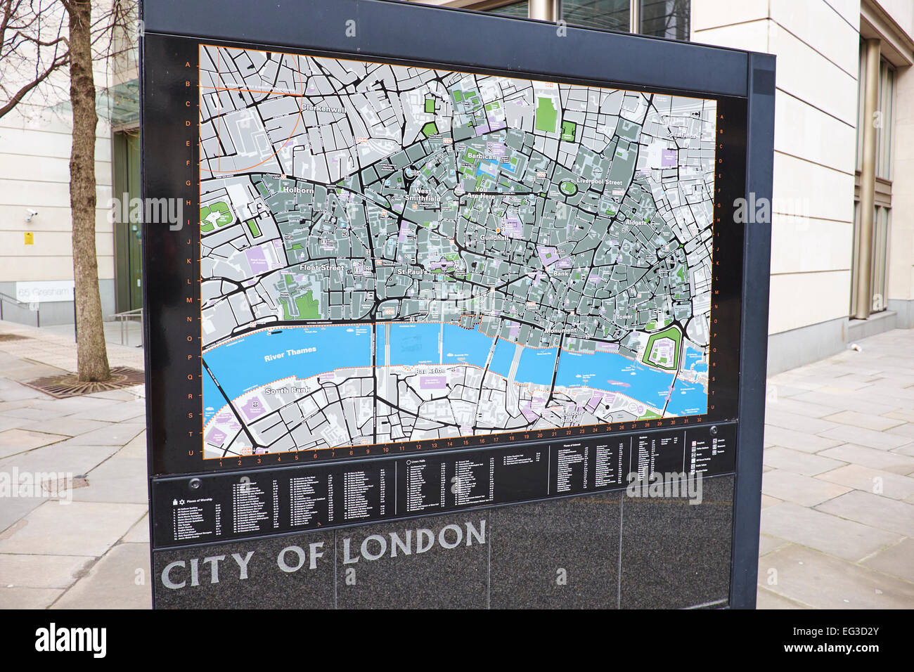 Mappa della città di Londra ad aiutare i turisti vi trovano il modo attorno al Gresham Street City Of London REGNO UNITO Foto Stock
