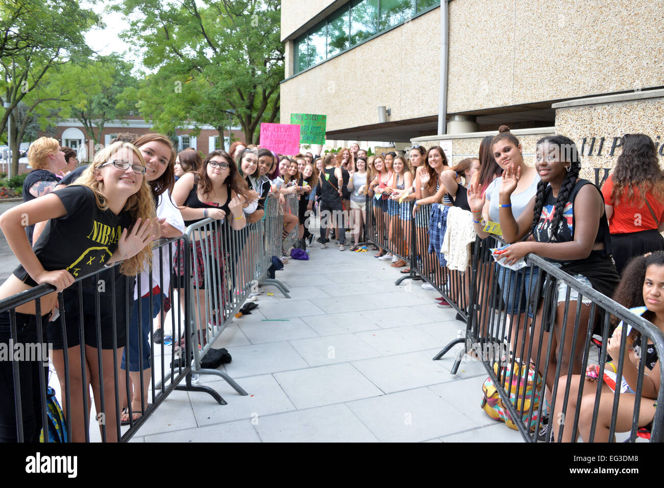 5 secondi di estate eseguire live durante un incontro e saluto a Q102 stazione radio in Philadelphia dove: Philadelphia, Pennsylvania, Stati Uniti quando: 13 Ago 2014 Foto Stock