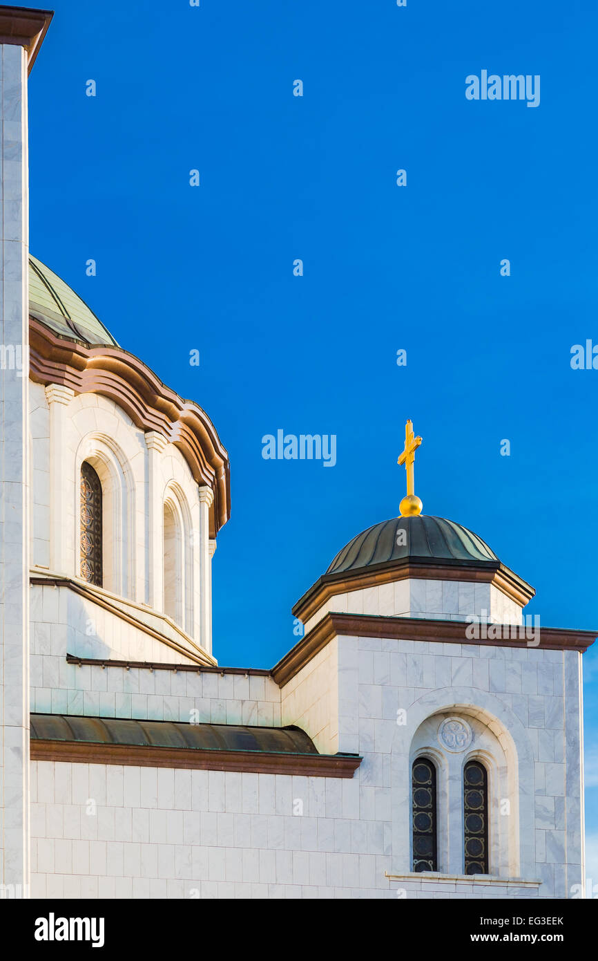 La cattedrale di hram svetog sava San Sava a Belgrado in Serbia che mostra le cupole e architettura Foto Stock