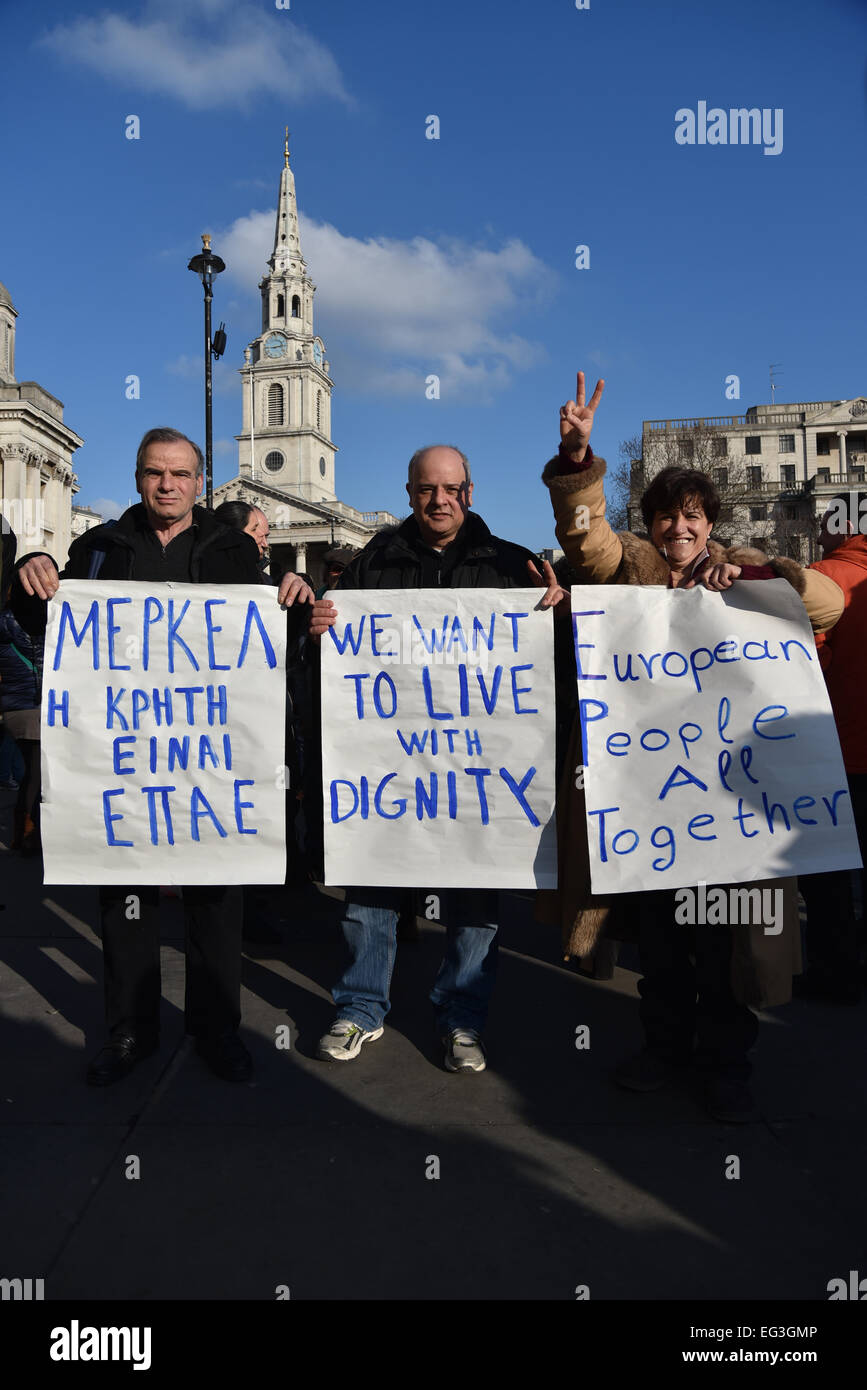 Londra, UK, 15 Feb 2015 : La Grecia Campagna di solidarietà, Syriza Londra e altre organizzazioni rally a sostegno del popolo della Grecia di fronte alla National Gallery in Trafalgar Square. Parte di una serie internazionale di manifestazioni e proteste a sostegno del nuovo governo greco anti-atteggiamento di austerità luogo in tutta Europa, i dimostranti chiedono la Troika per diminuire si tratta di richieste sul debito-ridden paese. Credito: Vedere Li/Alamy Live News Foto Stock