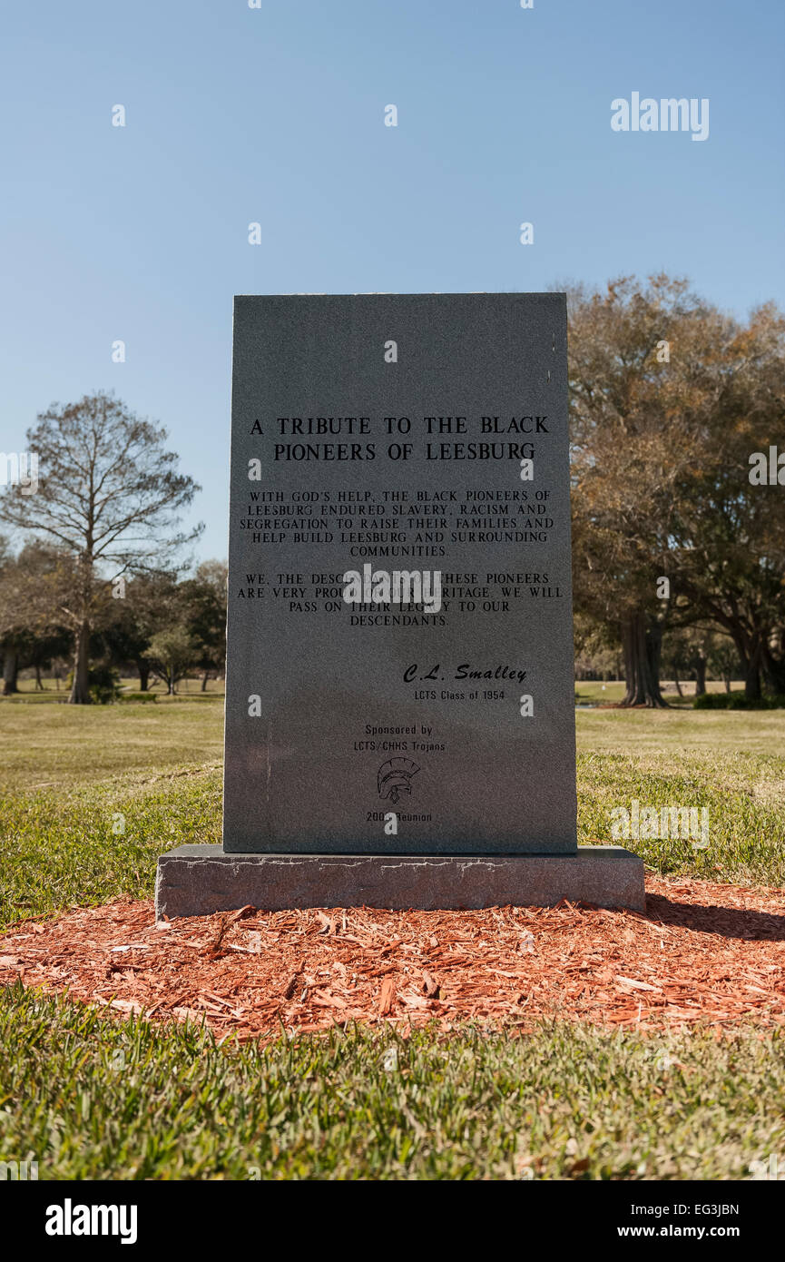 Un monumento eretto a Giardini veneziani in Leesburg, Florida per i pionieri del nero. Foto Stock
