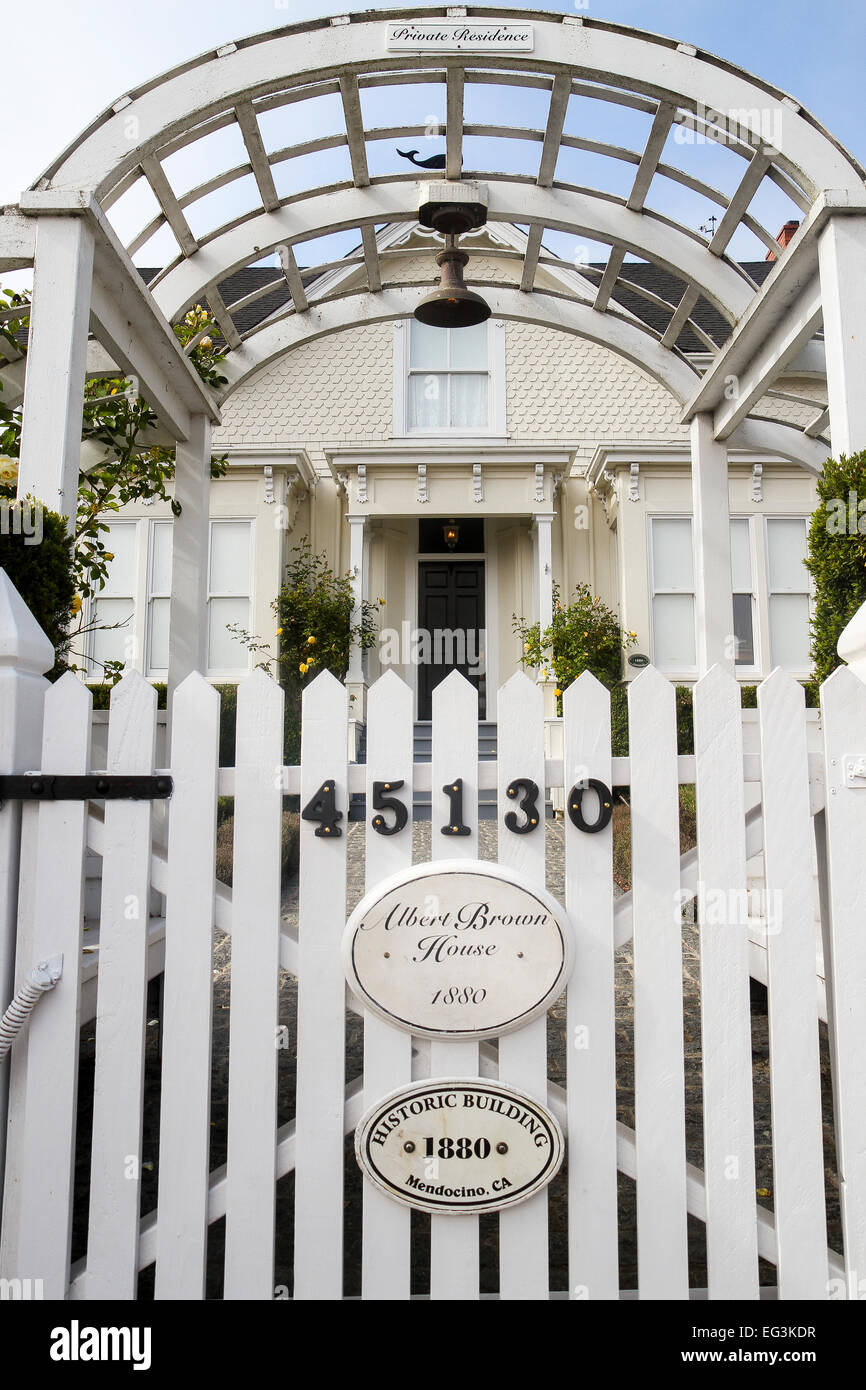 Indicazioni su un cancello indicano che questa casa privata è l'Albert casa marrone, completato nel 1880 Foto Stock