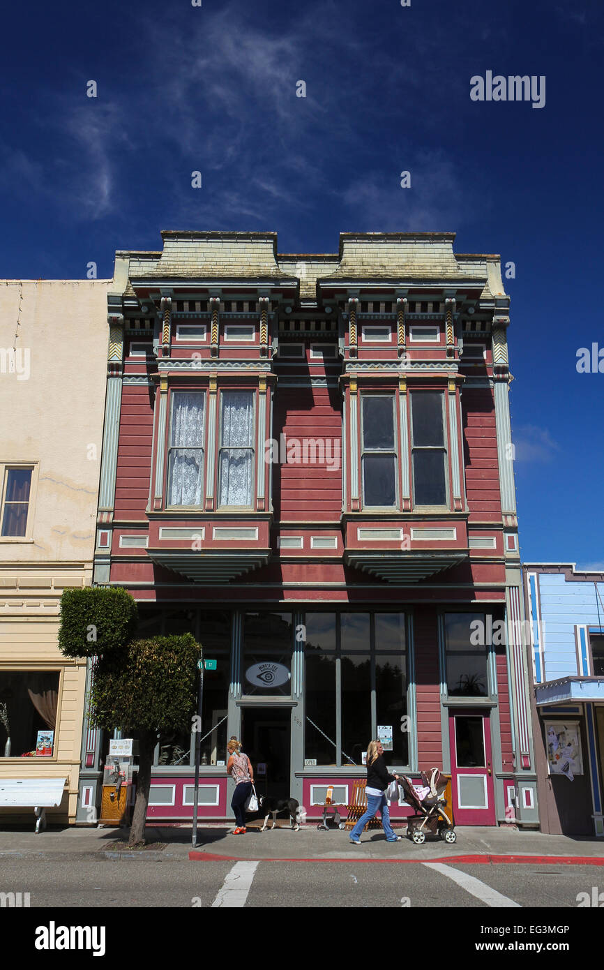 La facciata in stile vittoriano di un edificio in Ferndale, California Foto Stock