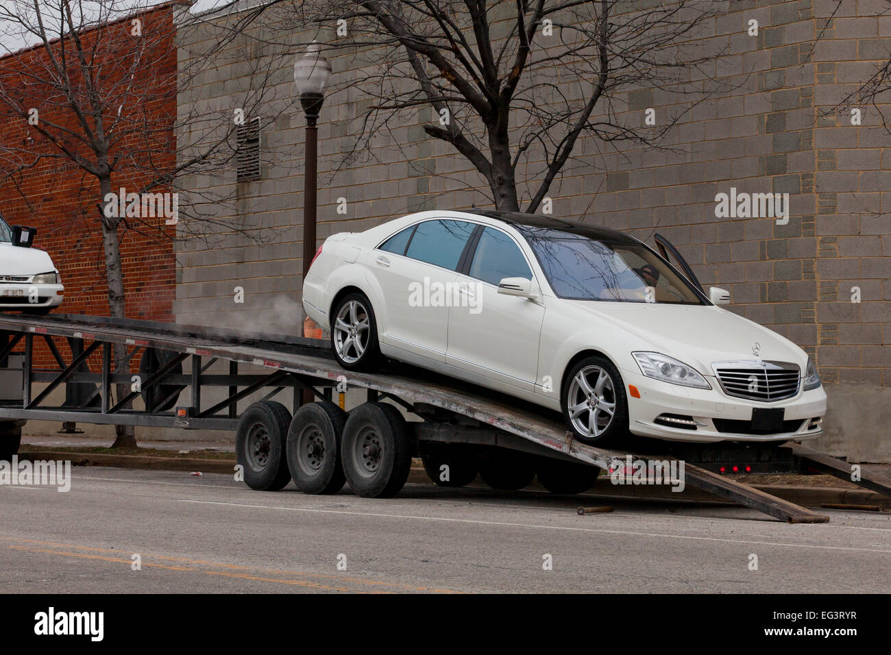 Auto viene caricato sul trasporto auto rimorchio - Virginia STATI UNITI D'AMERICA Foto Stock