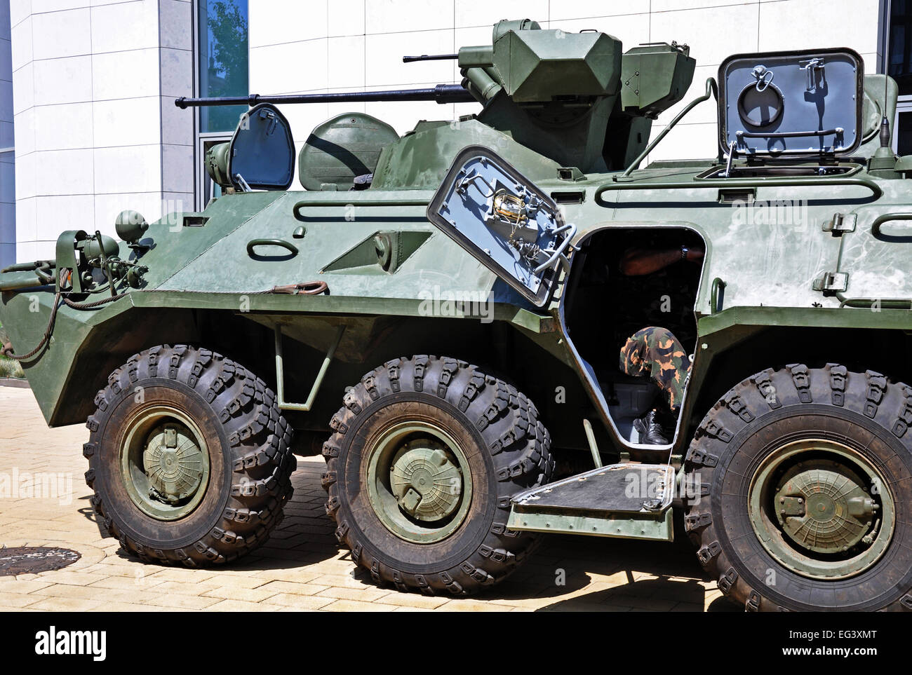 Militari russi veicolo blindato Foto Stock
