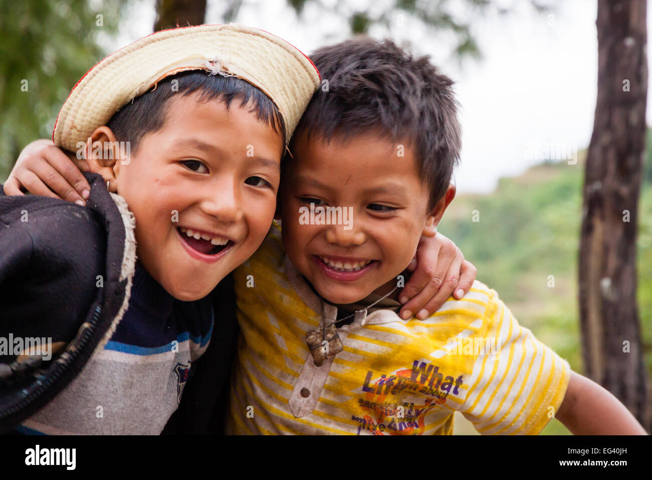 Il nepalese amici a braccetto Foto Stock