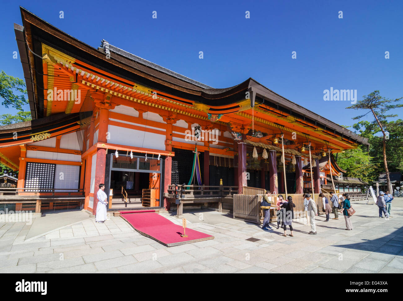 Sala principale del santuario Yasaka, Kyoto, Giappone Foto Stock