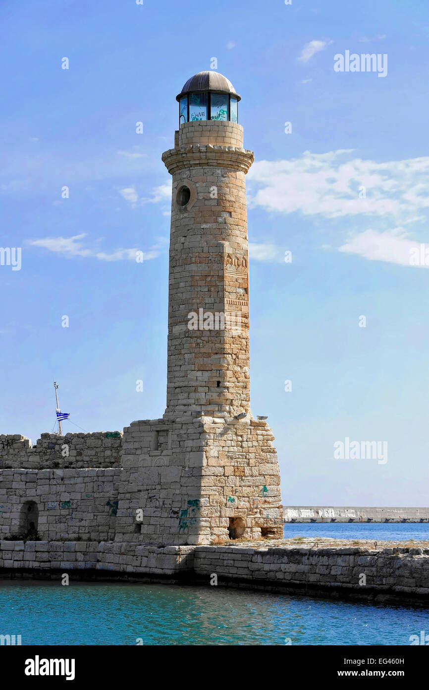 Vecchio faro nel porto, Rethimno, Creta, Grecia Foto Stock