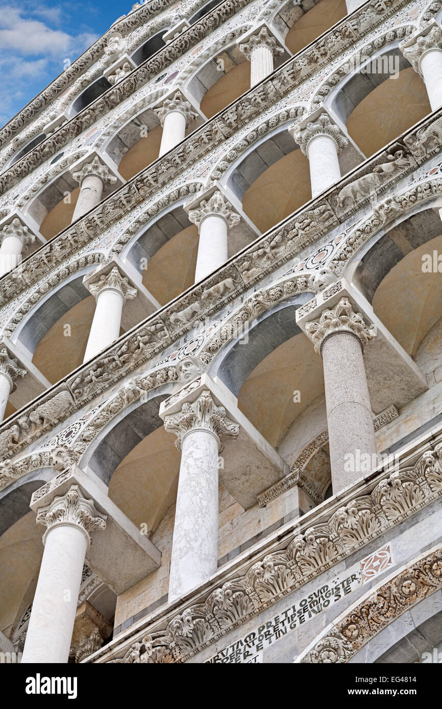 Dettagli architettonici del Duomo di Pisa in Italia Foto Stock