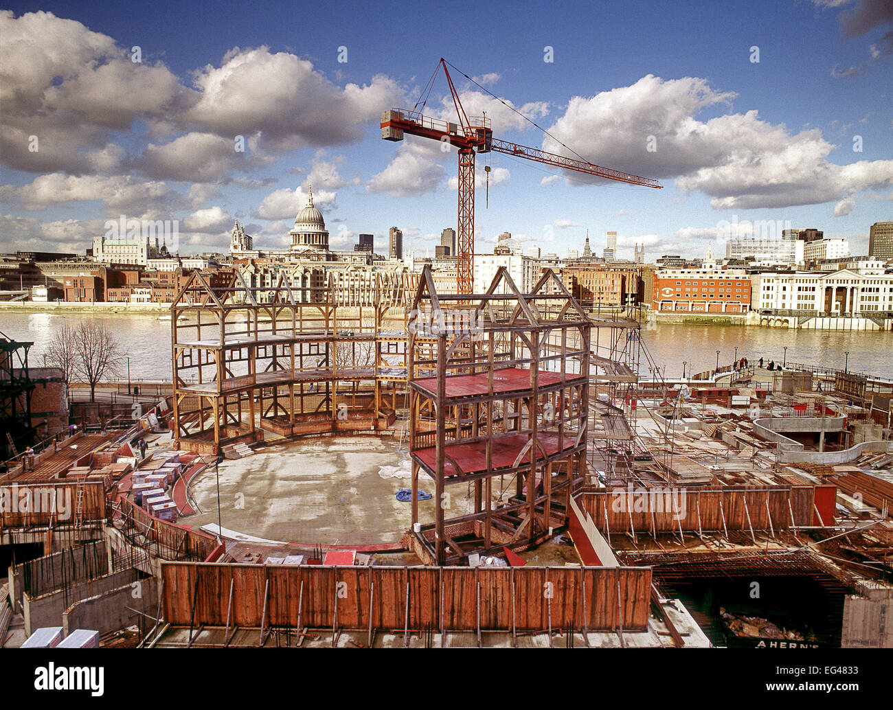 Il Globe Theatre di Londra in costruzione nel 1995 Foto Stock