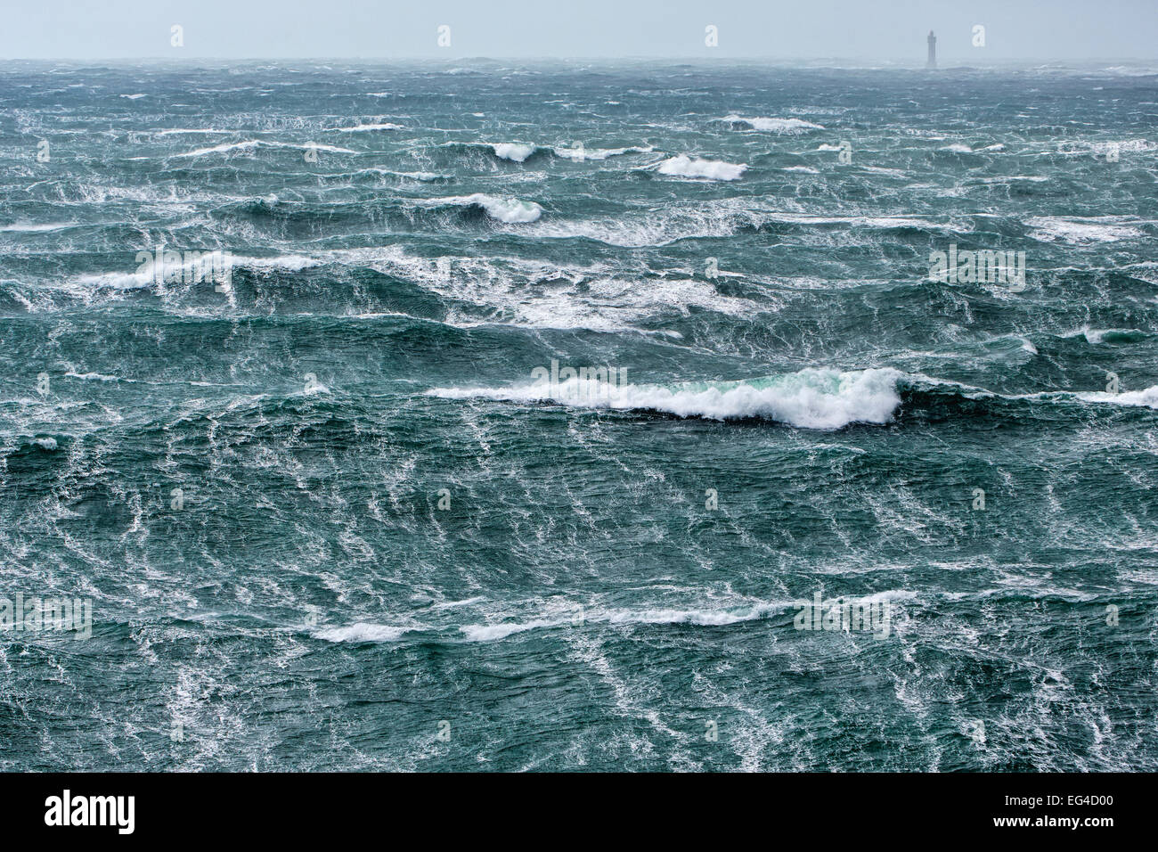 Mare mosso durante la tempesta 'Ruth' Ile d'Ouessant Armorique Parco Regionale Iles du Ponant Finistere Bretagna Francia Iroise Mare. 8 febbraio 2014. Francia Bretagne Finistere Mer d'Iroise Iles du Ponant Parc Naturel Regional d'Armorique la mer demontee lors de Foto Stock