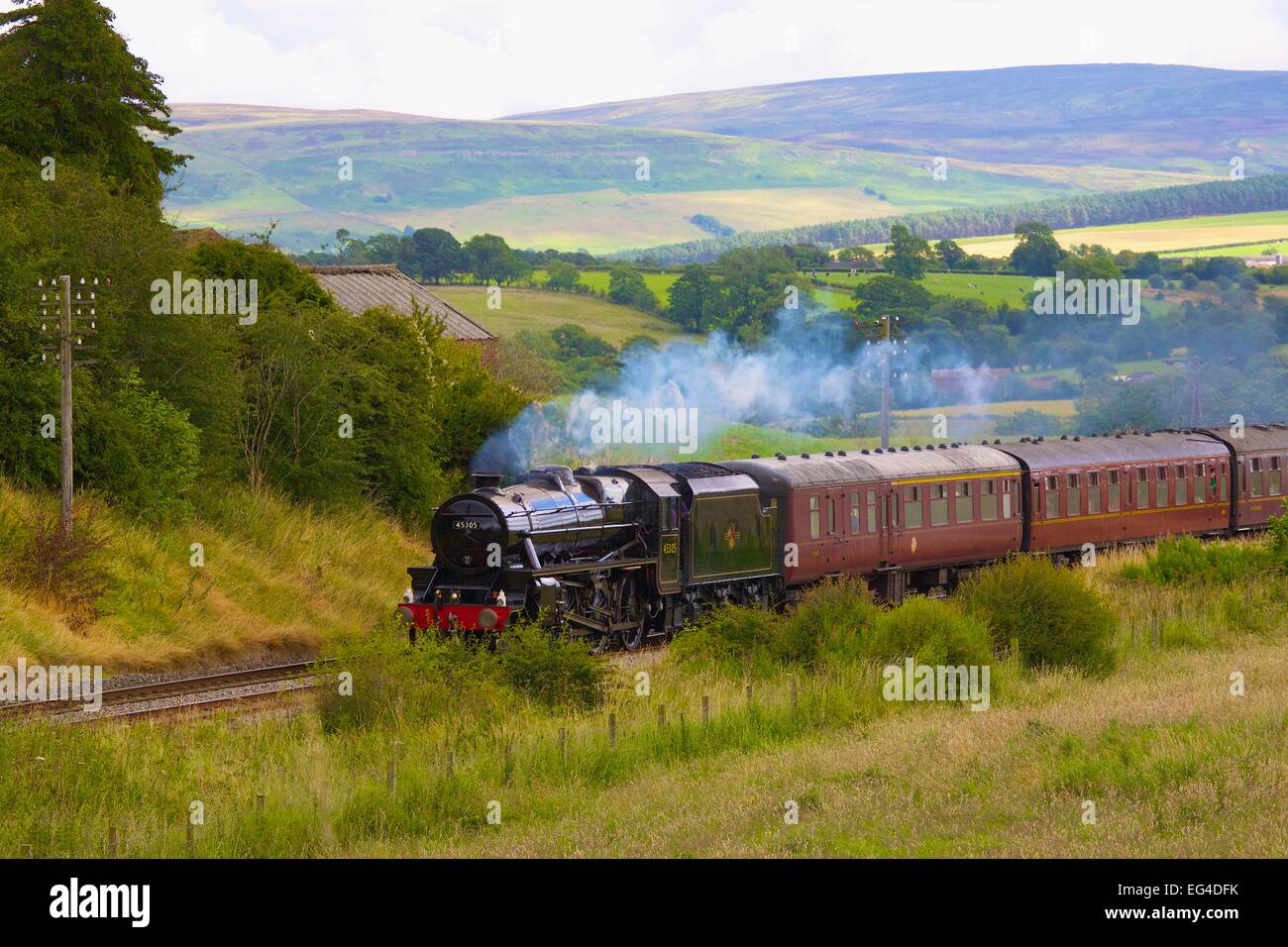 Treno di flusso 45305 LMS Stanier Classe 5. Duncowfold Cumwhinton arrivino a Carlisle Line Eden Valley Cumbria Inghilterra England Regno Unito Foto Stock