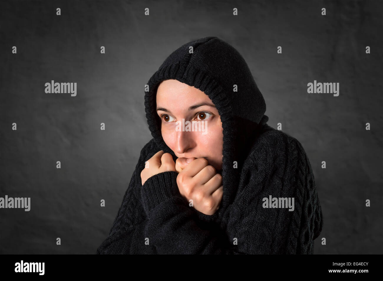 La donna che soffre di una forte depressione e paura. Foto Stock