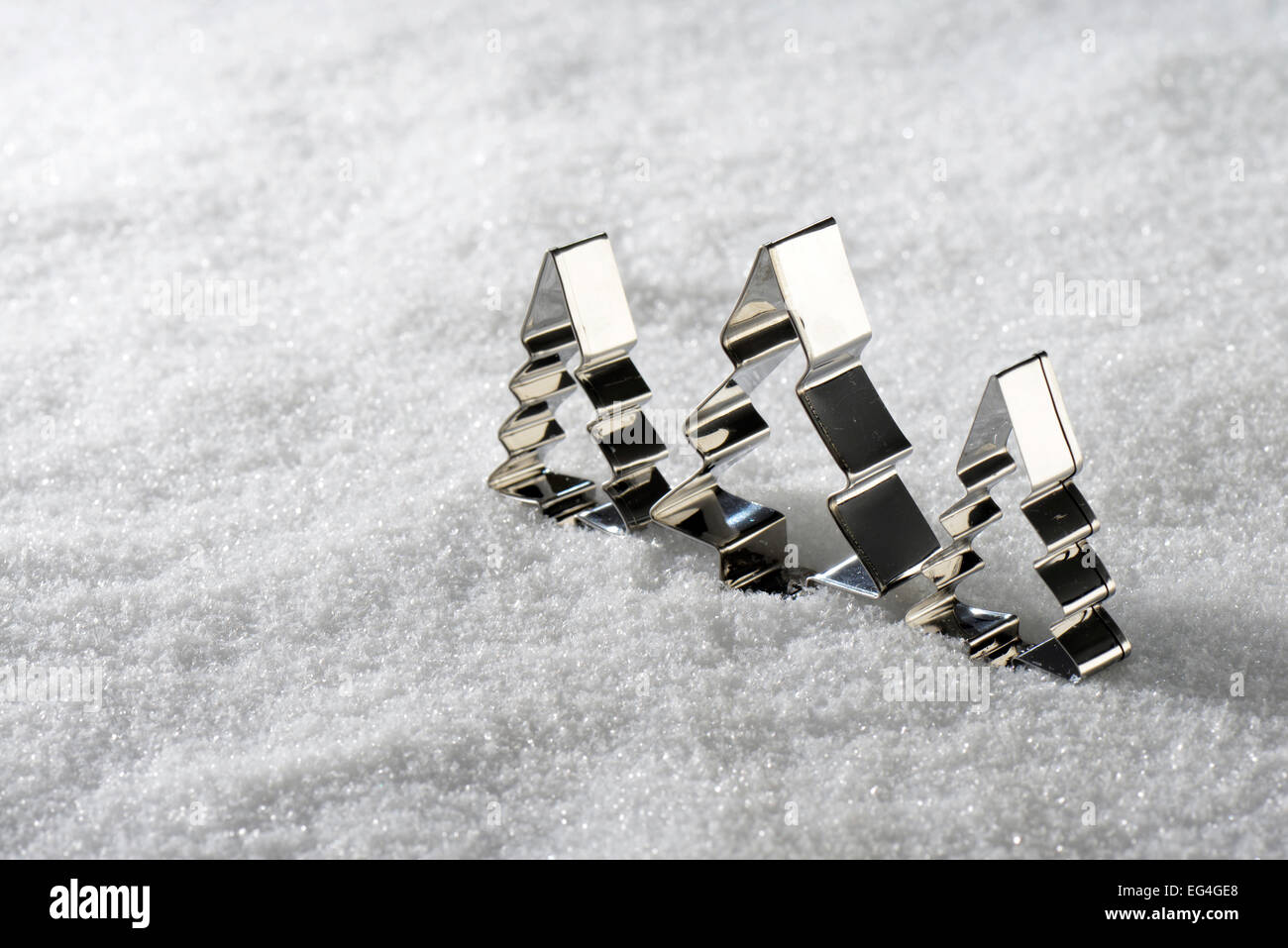 Tre teglie di alberi di Natale sulla neve Foto Stock